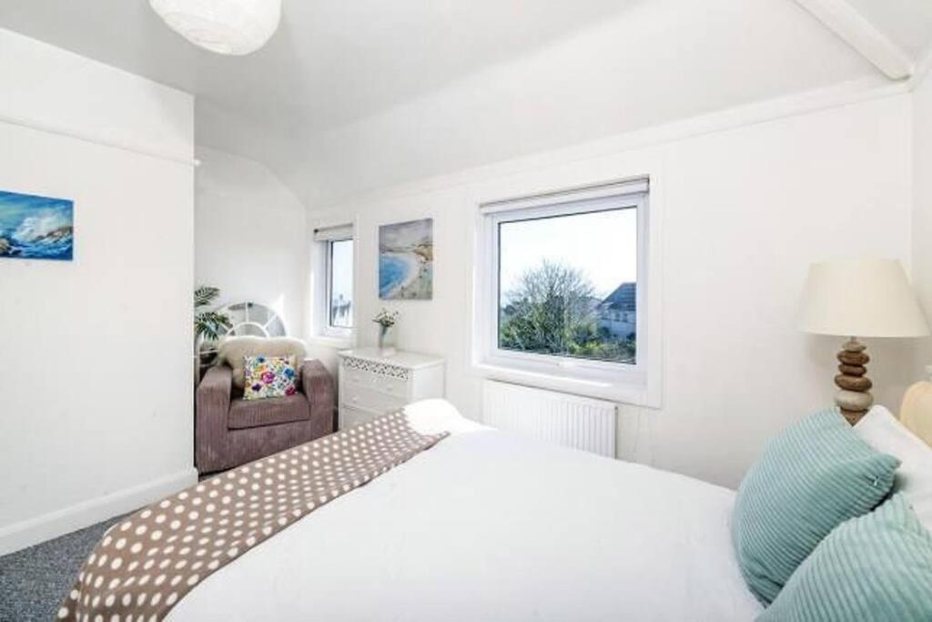 Sunrise! ~ 2 Bedrooms, Garden, Parking, Sea Views Сент-Айвс Экстерьер фото