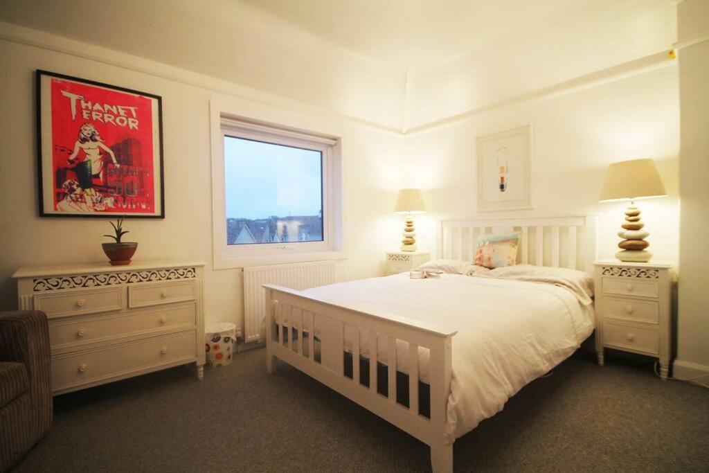 Sunrise! ~ 2 Bedrooms, Garden, Parking, Sea Views Сент-Айвс Экстерьер фото